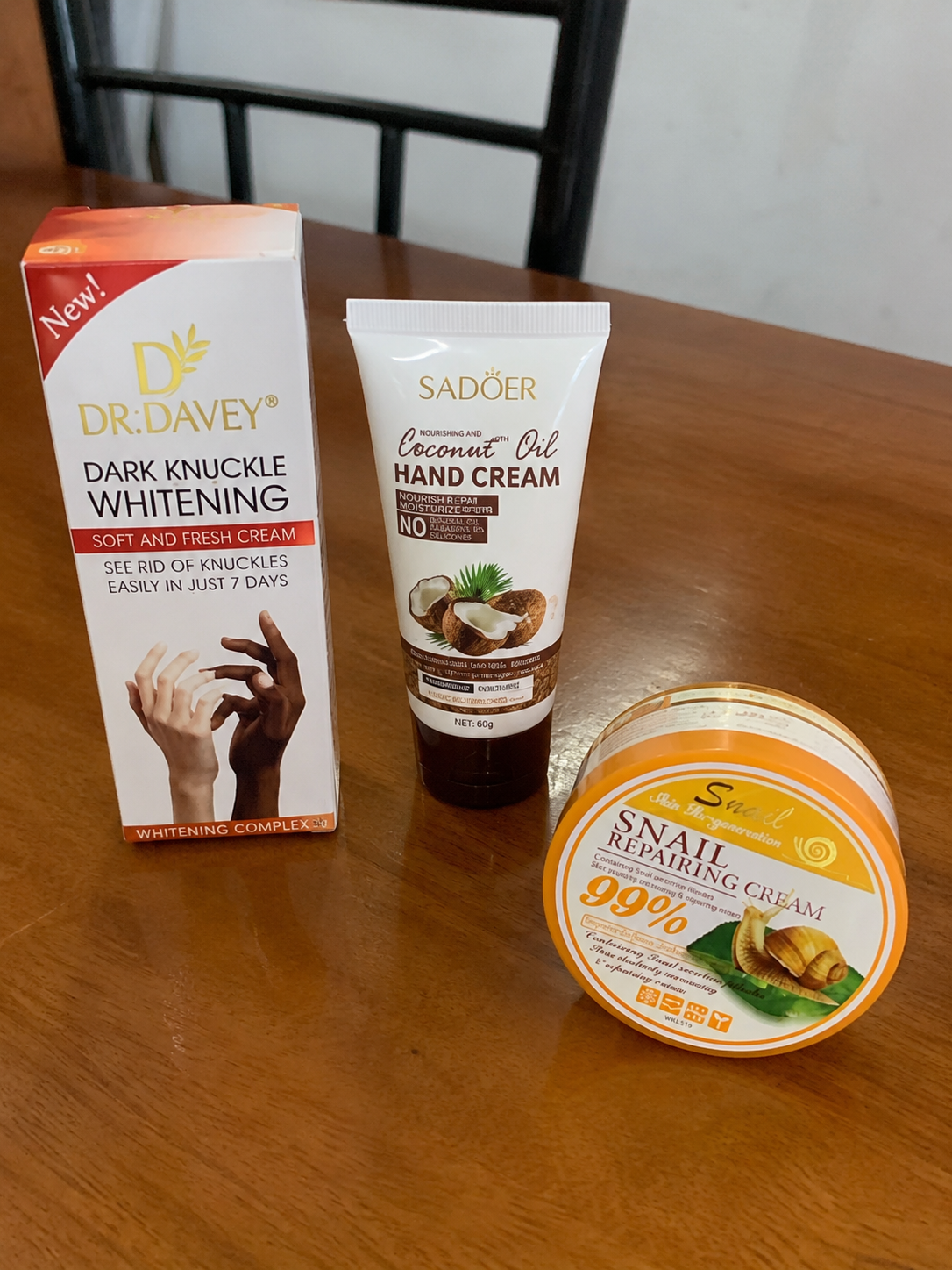 KIT DE COSMÉTICOS 3 EM 1 - Clareia, Hidrata e Repara a Pele